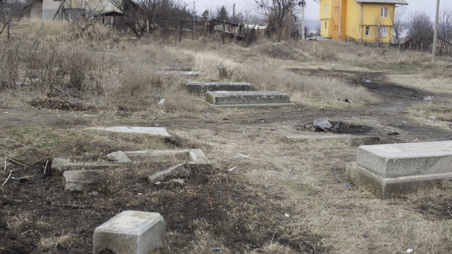 Lom Jewish cemetery